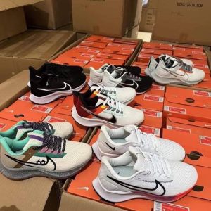 nike-sports-shoes-pallet
